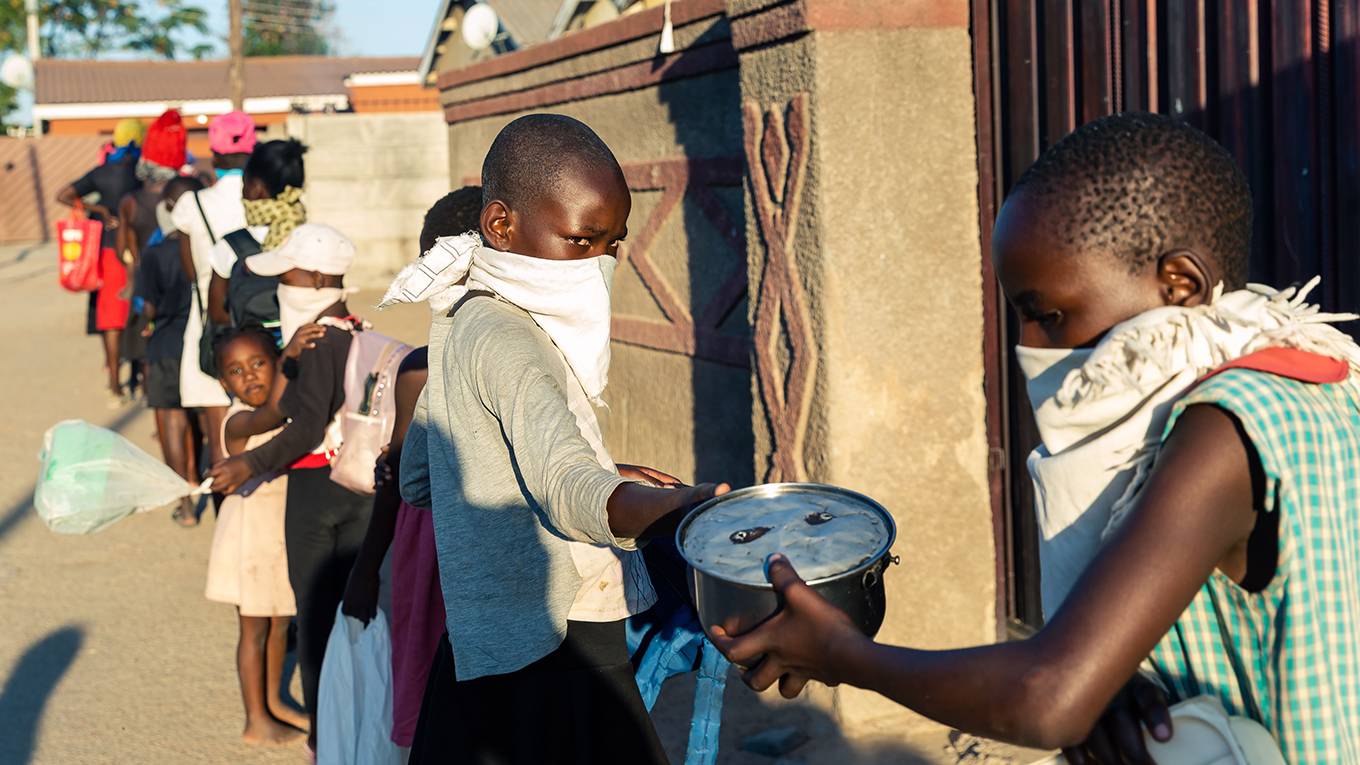 macharis1_JEKESAI NJIKIZANAAFP via Getty Images_coronavirusafricafoodzimbabwe