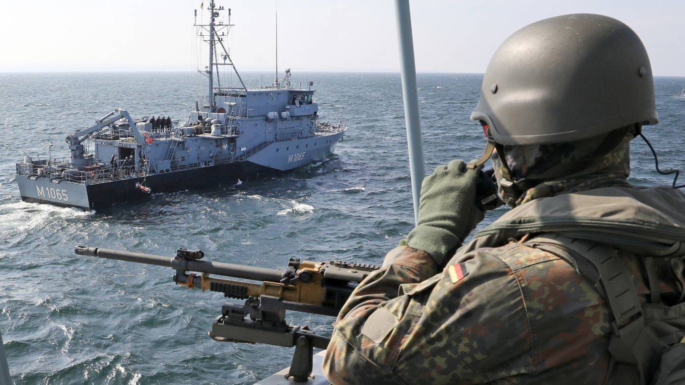besch2_ Bernd Wüstneckpicture alliance via Getty Images_germany military