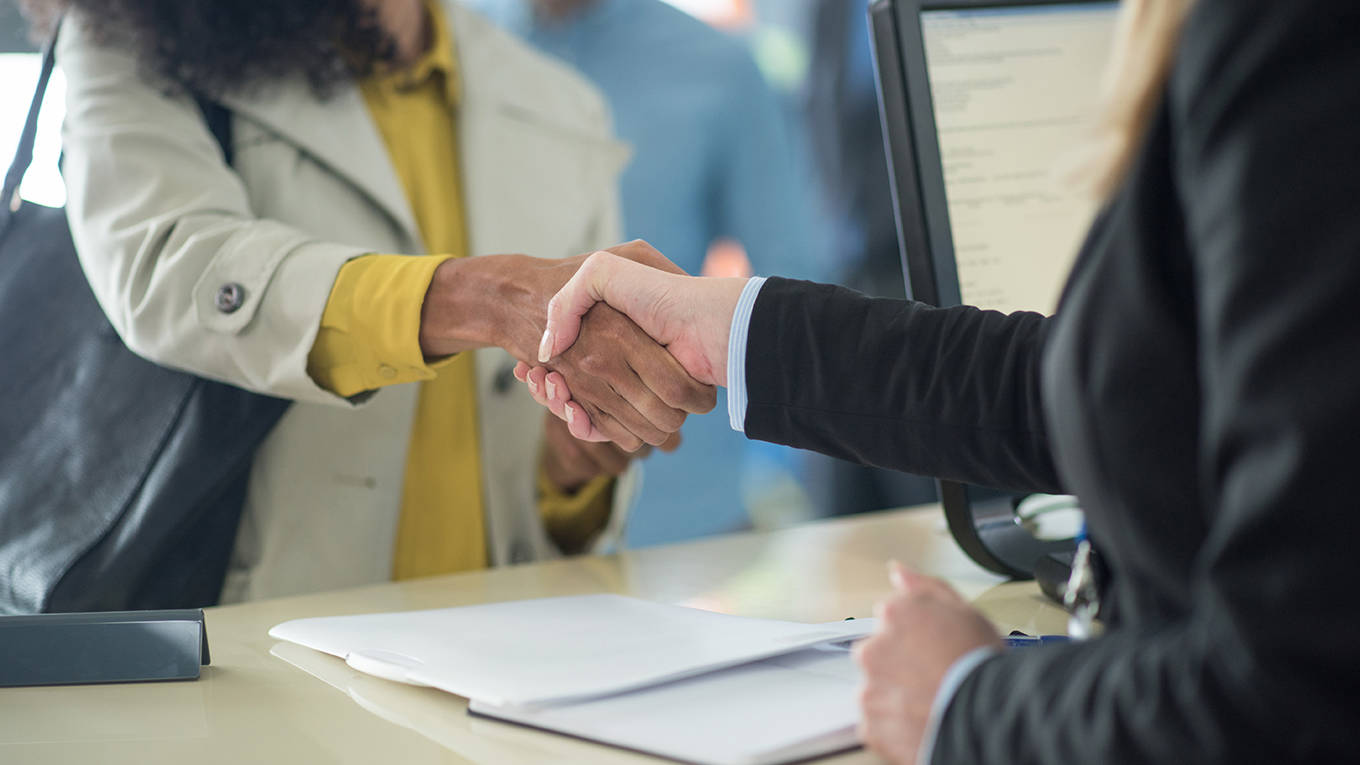 pistor10_gettyimages_bankshakehands