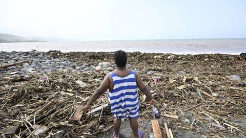 sack1_RICARDO MAKYNAFP via Getty Images_hurricane damage