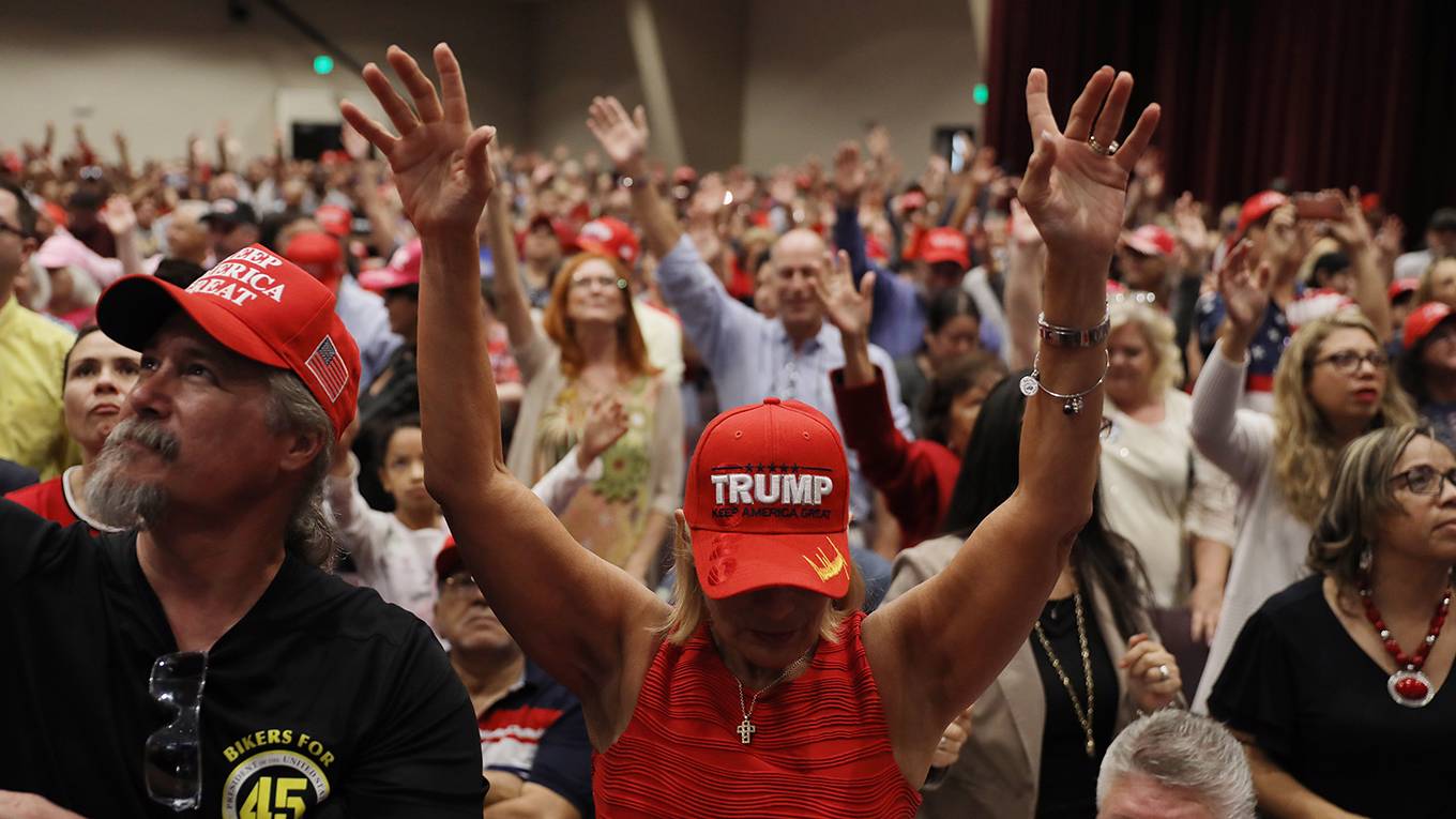 buruma156_Joe RaedleGetty Images_trumpsupporterpraying