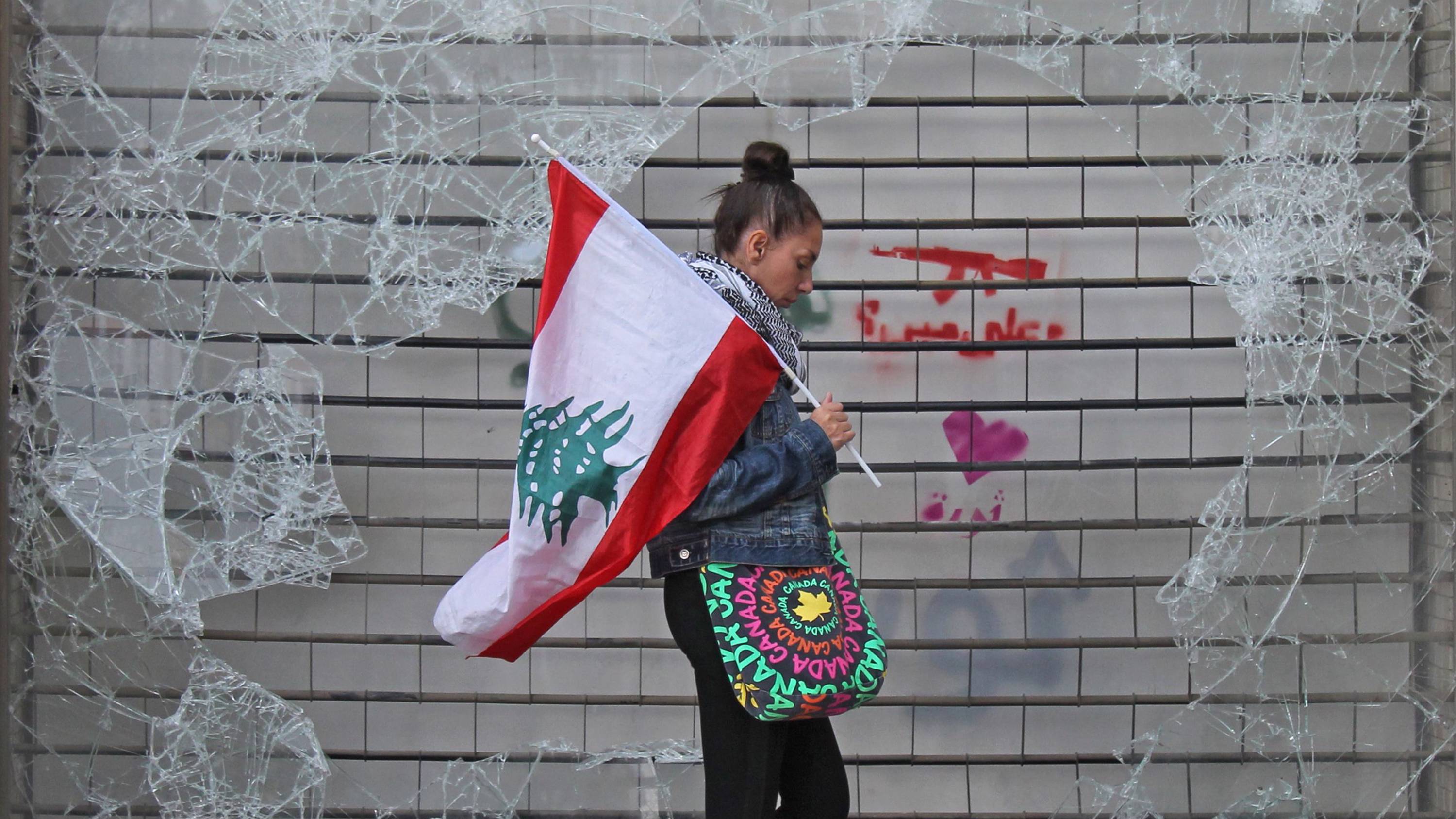 solana120_IBRAHIM AMROAFP via Getty Images_lebanonprotestflag
