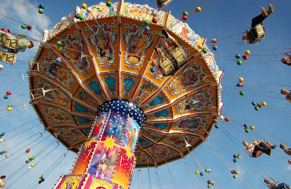 Amusement park ride balloons