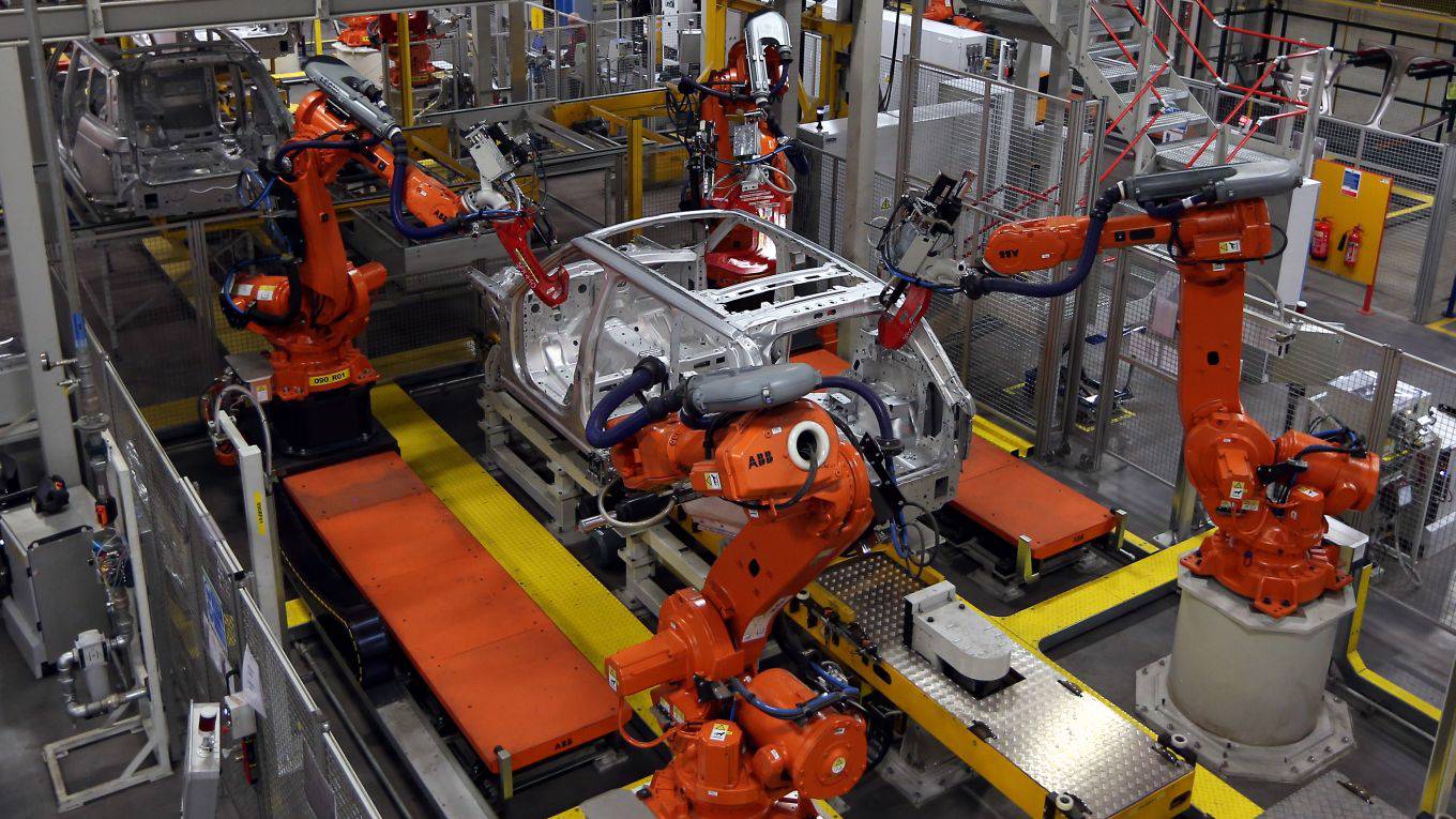 spence136_David JonesPA Images via Getty Images_car factory robots