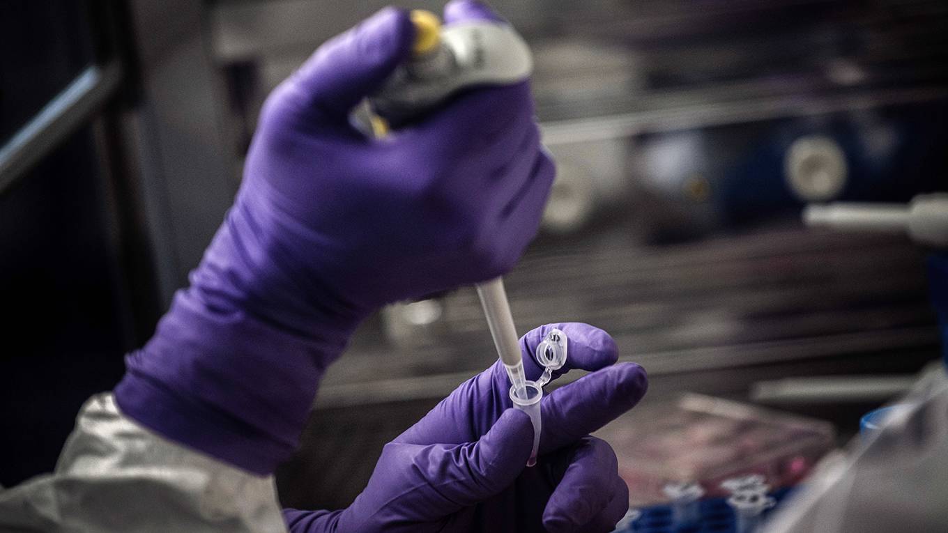 oneill74_JEFF PACHOUDAFP via Getty Images_coronavirusscientistlabtest
