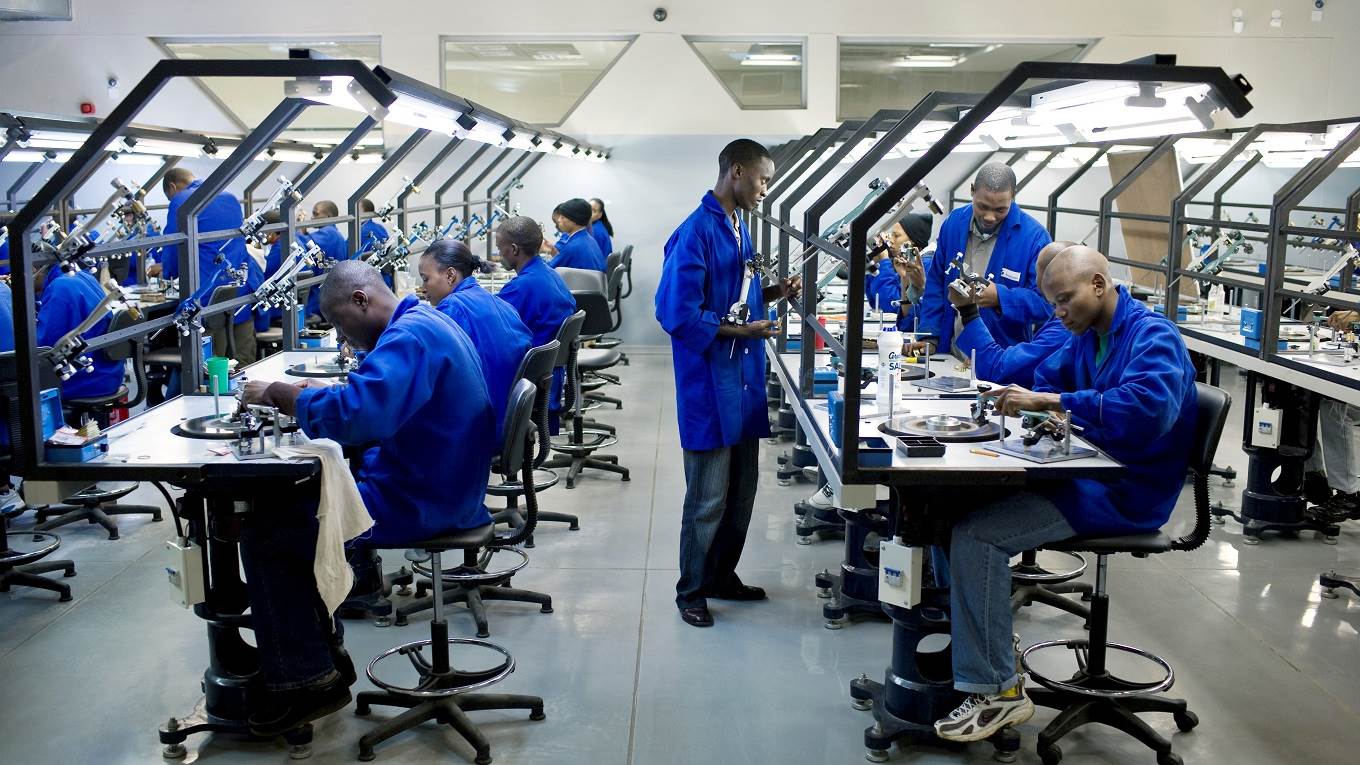 Workers polish diamonds