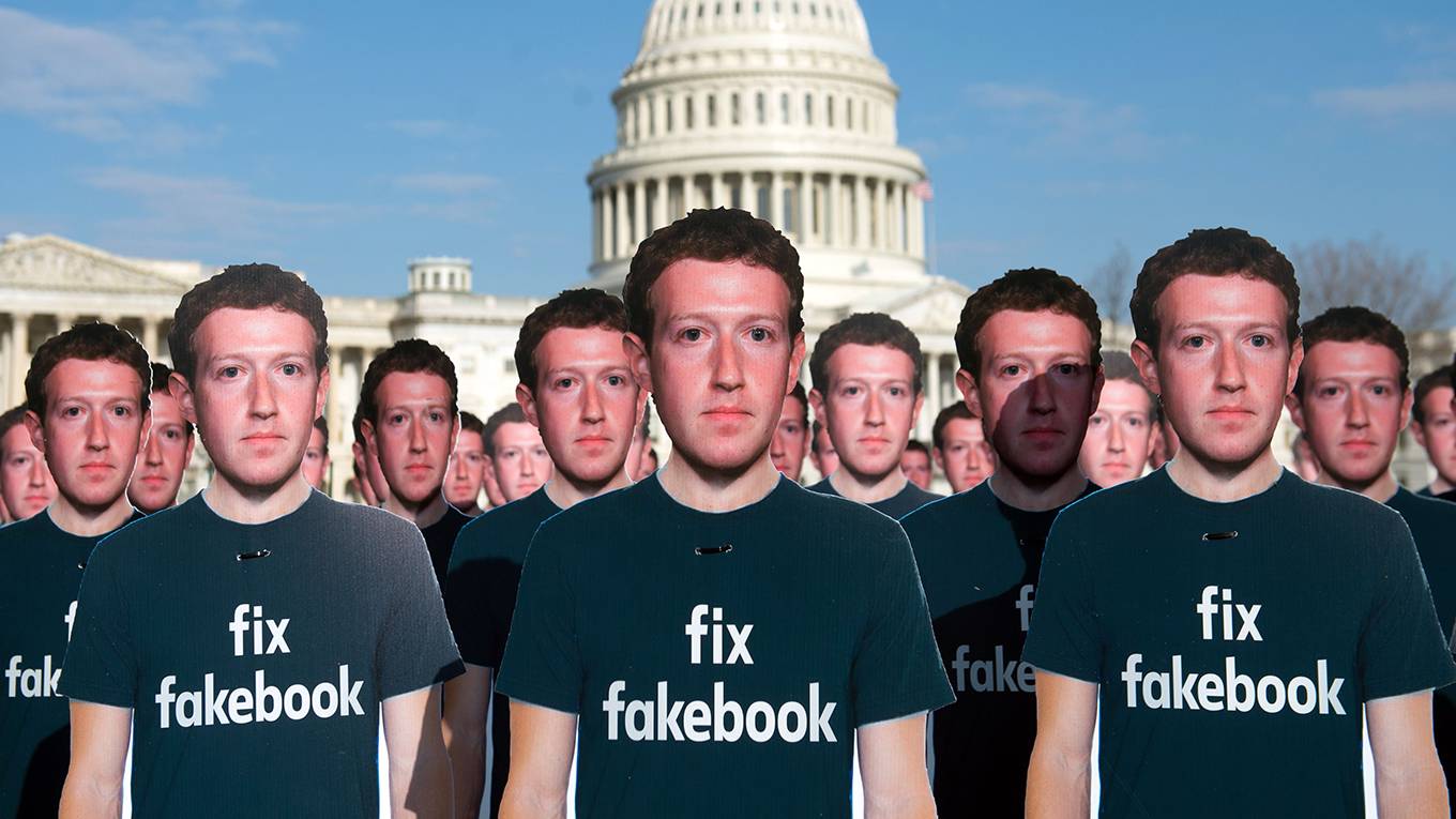 acemoglu34_SAUL LOEBAFP via Getty Images_zuckerbergprotest