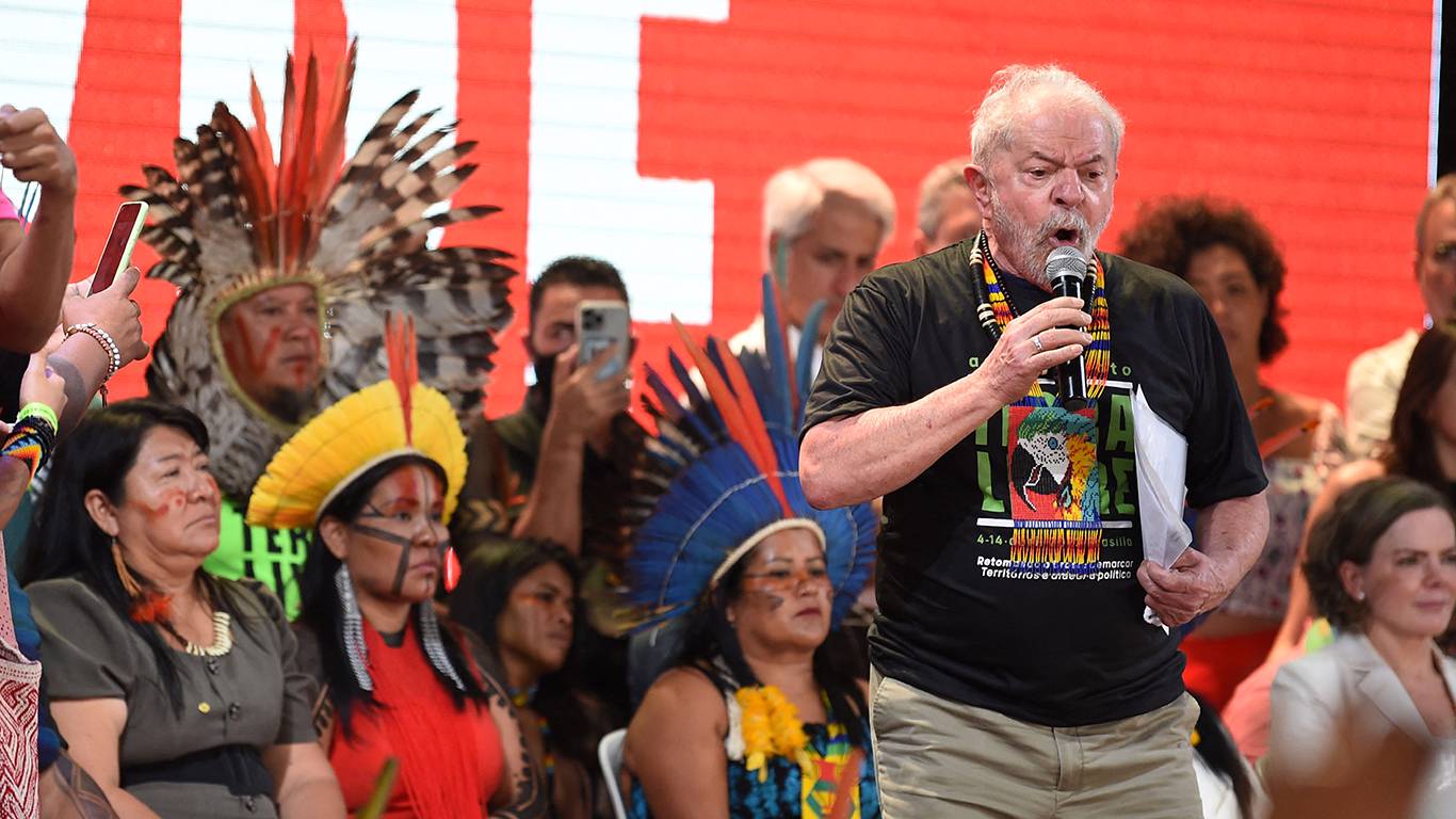 rached2_ EVARISTO SAAFP via Getty Images_lula terra livre