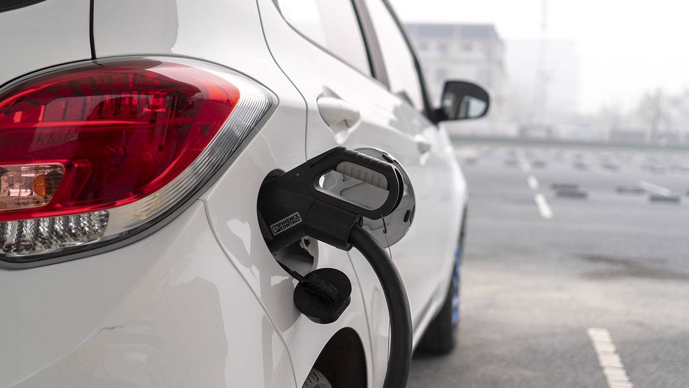 sinn89_Zhang PengLightRocket via Getty Images_electriccarcharging