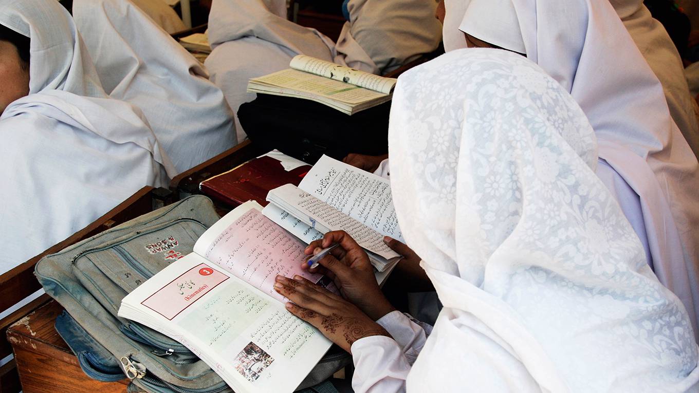kayani3_Tim GrahamGetty Images_pakistan girls school