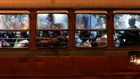 Overcrowded bus at Mumbai